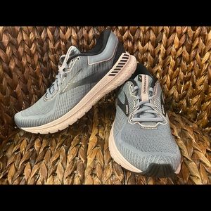 Brooks Transcend 7 Size 9.5 like new running shoe